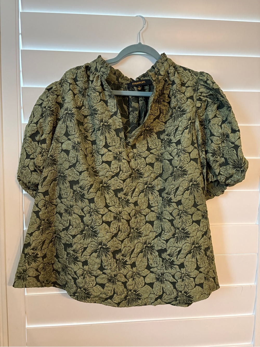 Sugar lips  Green Floral Puff-Sleeve Women's Top, looks  like brocade.